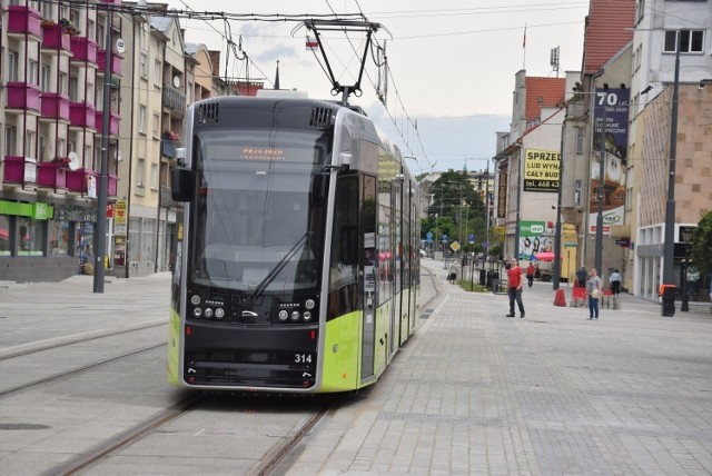 Autobusy i tramwaje przejadą w tym roku o 280 tys. km mniej niż w ostatnim roku.