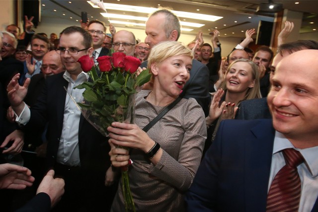 Mirosława Stachowiak Różecka z Prawa i Sprawiedliwości podczas ogłoszenia wyników pierwszej tury wyborów prezydenta Wrocławia przed czterema laty