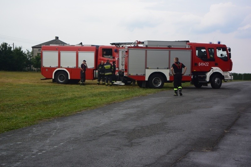 Trąba powietrzna przeszłą przez Gaszowice. W usuwaniu...