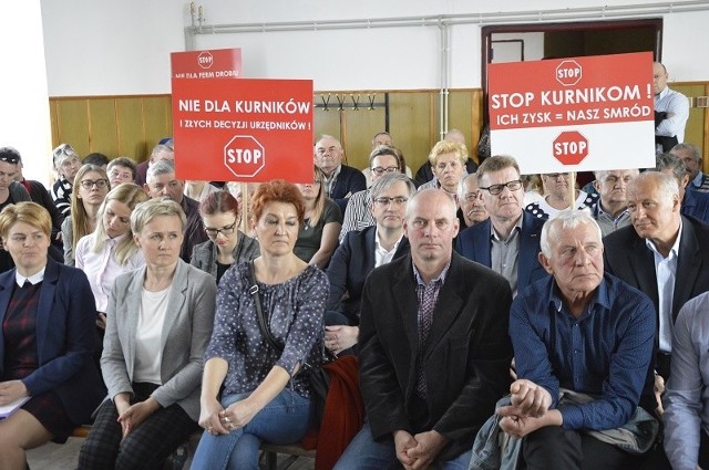 Mieszkańcy gminy Tuczępy protestują przeciwko planom firmy Ekoplon, która zamierza wybudować 11 kurników.