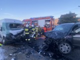Poważny wypadek na drodze krajowej w Spytkowicach. Czołowo zderzyły się dwa auta