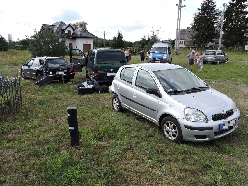 Wypadek w Zabrodziu. Zderzyły się trzy samochody (ZDJĘCIA)