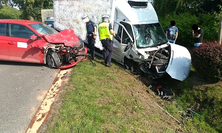 Wypadek na trasie Słupsk - Bierkowo. Jedna osoba w szpitalu (zdjęcia, wideo)