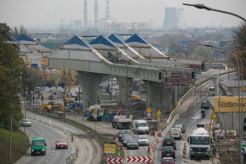 Budowa łącznicy PKP trochę mniej uciążliwa. Od 16 listopada zamknięta estakada Obrońców Lwowa [WIDEO