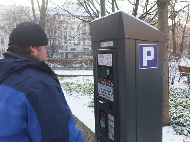 Nowy parkomat na placu Daszyńskiego.