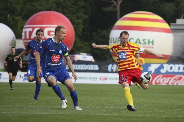 Jagiellonia Białystok w rozgrywkach ligowych spotkała się z Ruchem Chorzów w 23 meczach. Bilans dla żółto-czerwonych nie jest korzystny. Białostoczanie wygrali 6 razy, zremisowali 8-krotnie i przegrali w 9 meczach. Bilans bramek 14:28.