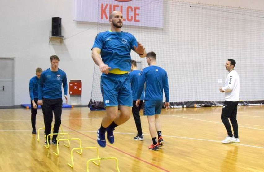 Piłkarze ręczni Industrii Kielce wznowili treningi. Na...