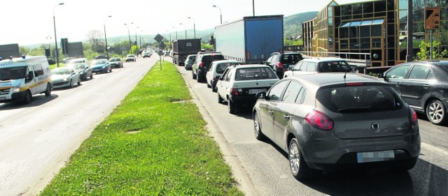 Nowy Sącz będzie mieć nietypowy most. Znane są szczegóły inwestycjiKierowcy stojący w korkach już się cieszą z zapowiedzi budowy mostu.