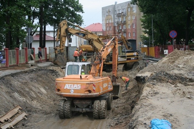 Część zadań, między innymi remont kolektora sanitarnego na ulicy Kościuszki, została już zrealizowana.