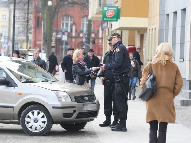 Na ul. Starzyńskiego kierowcy nie będą już mogli zaparkować auta. Za złamanie przepisu grozi mandat.