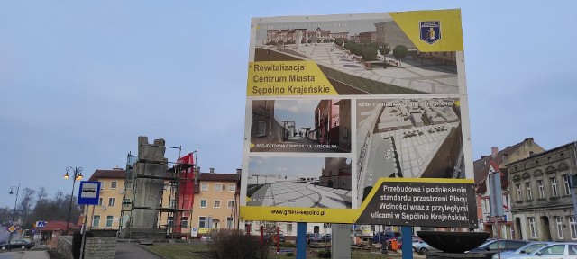 Podczas prac rewitalizacyjnych Sępólna między kościołem a kostnicą archeolodzy natrafili na ludzkie szczątki. Co jeszcze odkryją przed nami podziemie miasta?