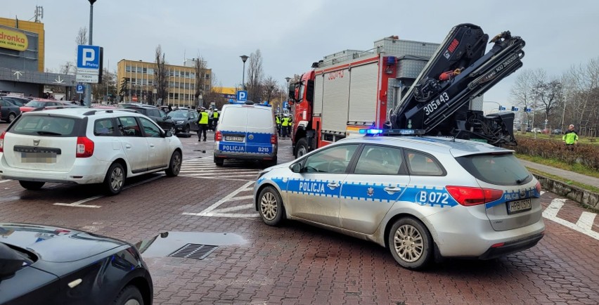 Z nieoficjalnych ustaleń wynika, że w samochodzie marki...