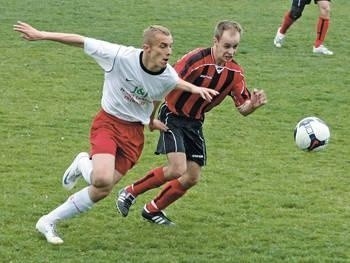 Marcin Stępiński (z lewej) zdobył dla Pogoni dwa gole. Obok Michał Rokosz Fot. Artur Bogacki