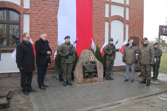 Obeliks poświęcony żołnierzom Armii Krajowej walczącym na dzisiejszym Dolnym Śląsku opowiada nieznaną dotąd historię batalionu "Giewont".