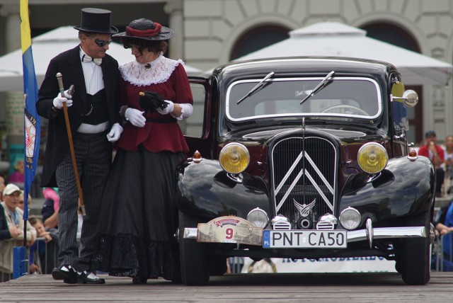 Poznański Międzynarodowy Rajd Pojazdów zabytkowych - Konkurs Elegancji na Placu Wolności