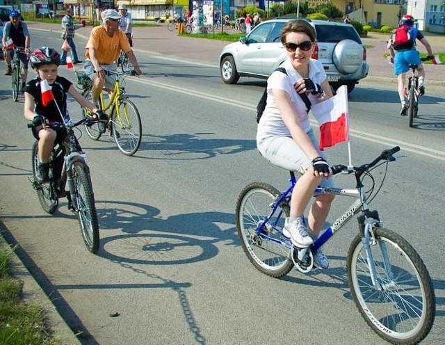 Marzena Okła &#8211; Drewnowicz w środę, 2 maja poprowadziła &#8222;Biało &#8211; Czerwony&#8221; rajd rowerowy.