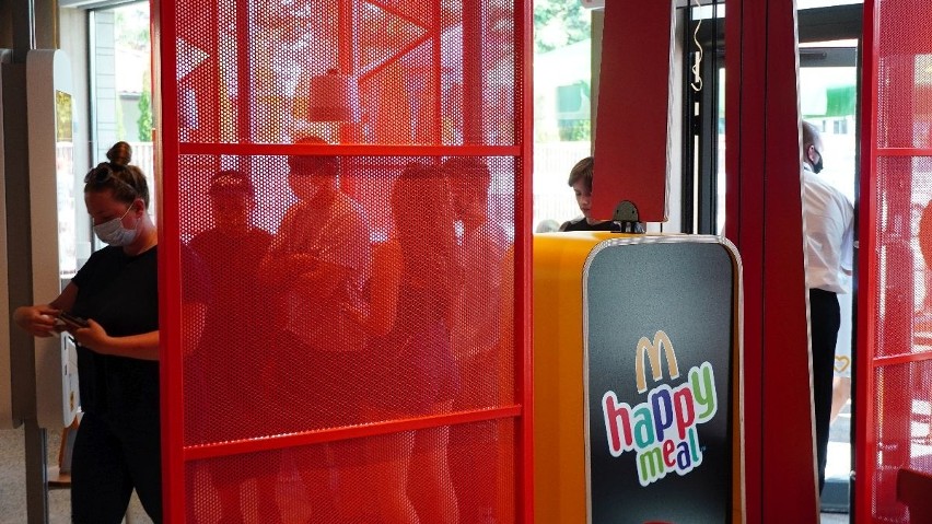 Otwarcie restauracji McDonalds w Bielsku Podlaskim przyciągnęło tłumy mieszkańców [ZDJĘCIA]