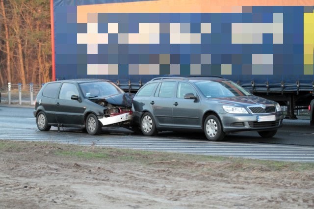 Wypadek na Trasie Północnej. Volkswagen wjechał w tył skody (zdjęcia)