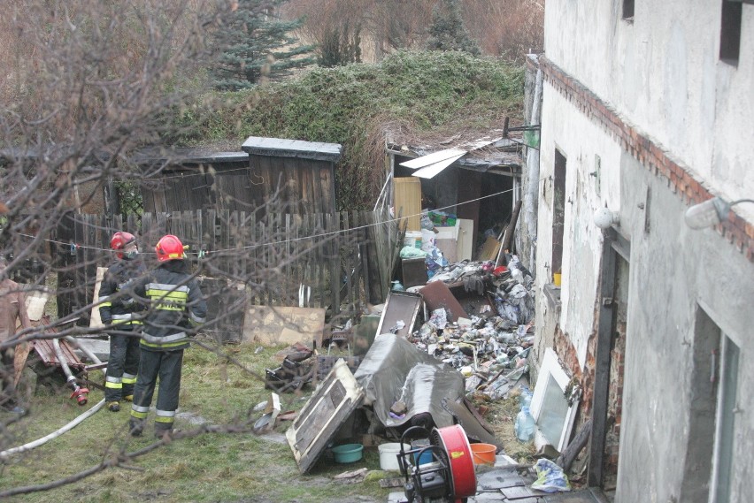 Pożar domu w Rybniku przy Wodzisławskiej [ZDJĘCIA]. Na szczęście nikt nie ucierpiał 
