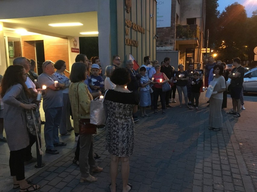 Olkusz. Protestowali w obronie wolnych sądów [ZDJĘCIA]