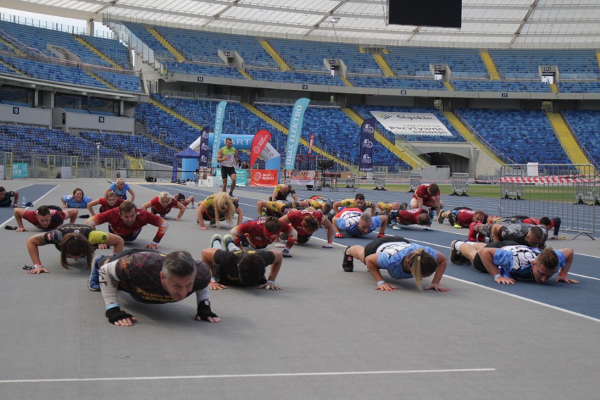 Szturm Śląski - I Bieg z Przeszkodami na Stadionie Śląskim ZDJĘCIA WYNIKI Pokonali 2 tys. schodów 