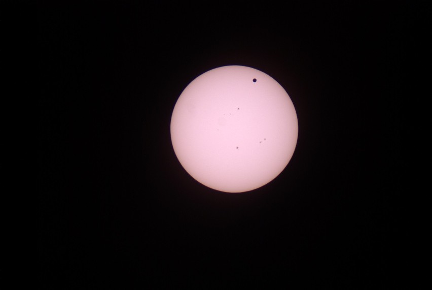 Wenus na tle Słońca. Zdjęcia internautów...