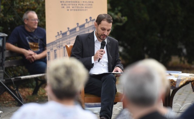 Akcja Narodowego Czytania „Przedwiośnia” Stefana Żeromskiego odbyła się w całej Polsce w sobotę, 8 września. Włączyła się do niej również Bydgoszcz, a wspólne czytanie odbyło się między innymi na fordońskim Rynku.