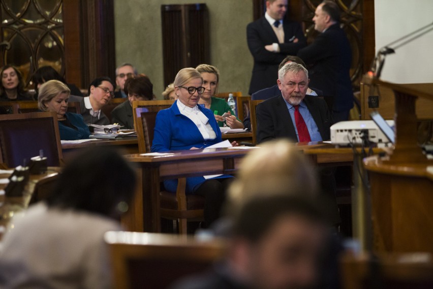 Radni chcą wyjaśnień w sprawie chaotycznej zabudowy Krakowa. Odbyła się nadzwyczajna sesja