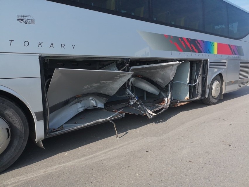 Wypadek autokaru we Frydrychowicach pod Wadowicami [ZDJĘCIA]