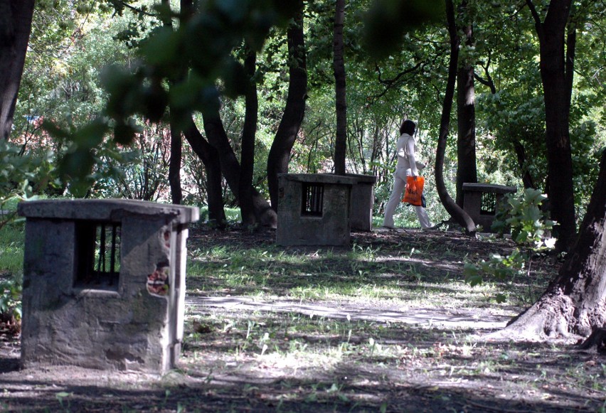 Wywietrzniki schronu w Parku im. Poniatowskiego w Łodzi