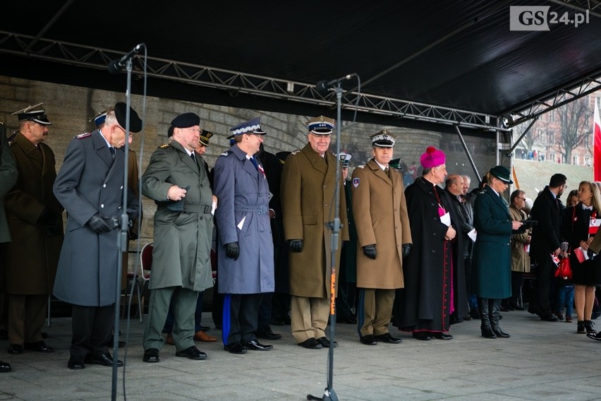 Wspólne odśpiewanie hymnu na Wałach Chrobrego [ZDJĘCIA, WIDEO]