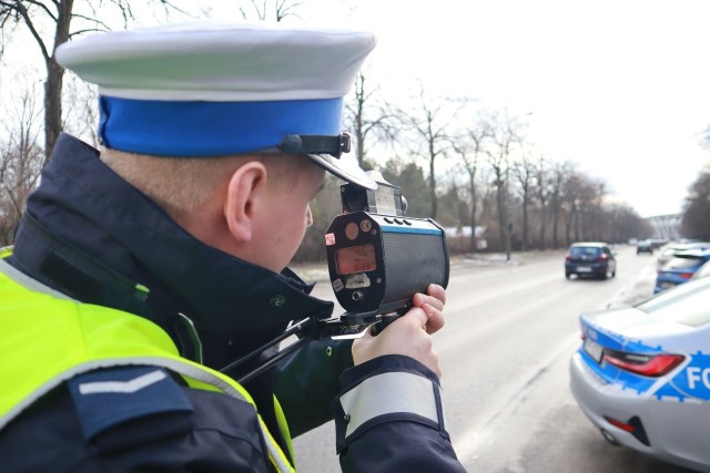 W poniedziałek, 14 lutego br.,  zaczynają się ferie dla uczniów z Łódzkiego. Potrwają do 27 lutego.A policja – jak zwykle – rozpoczyna akcję kontroli autokarów, które wieźć będą dzieci i młodzież do miejsc zimowego wypoczynku.