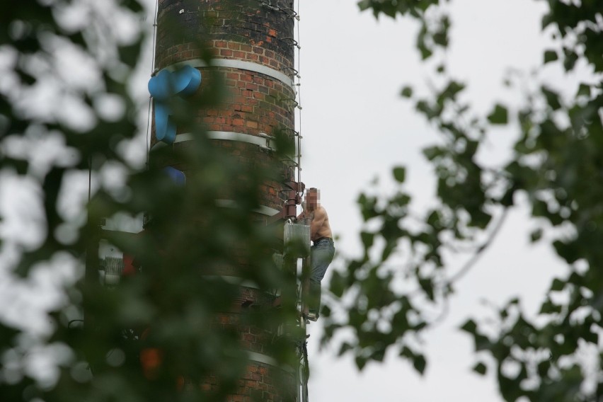 Samobójca na kominie w Rybniku. Negocjator na miejscu