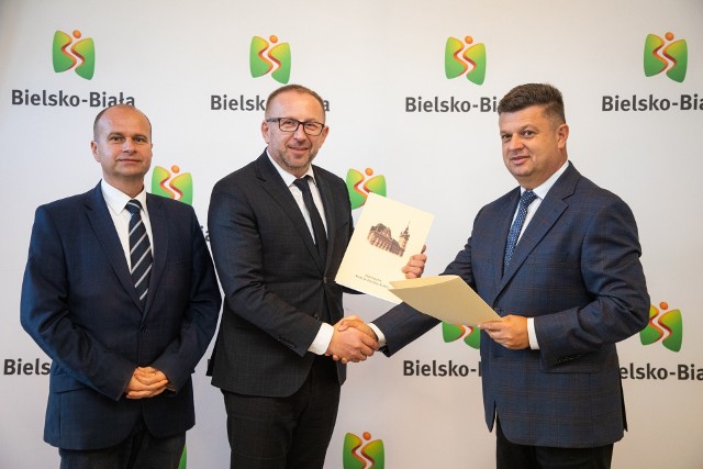 Władze Bielska-Białej podpisały umowę z konsorcjum dwóch firm, które wybudują sześć bloków komunalnych w mieście