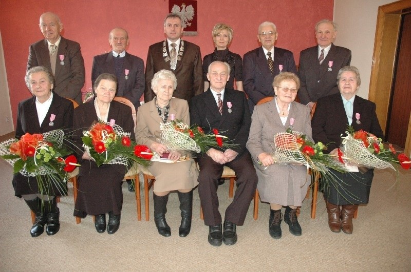 8 par z Gorzowa Śląskiego odebralo medale za dlugoletnie...