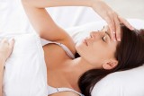 Bóle głowy dwa razy częściej występują u kobiet niż u mężczyzn. Czemu tak się dzieje i jak radzić sobie z migreną i napięciowym bólem głowy?