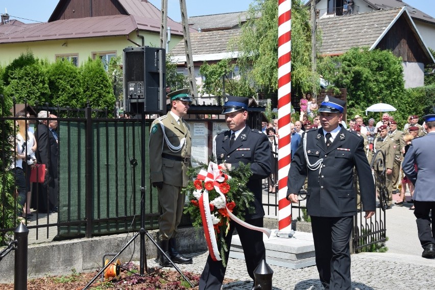 Hołd dla 30 ofiar pacyfikacji Radwanowic w miejscu kaźni hitlerowskiej. Wspomnienia bestialskiego mordu [ZDJĘCIA] 