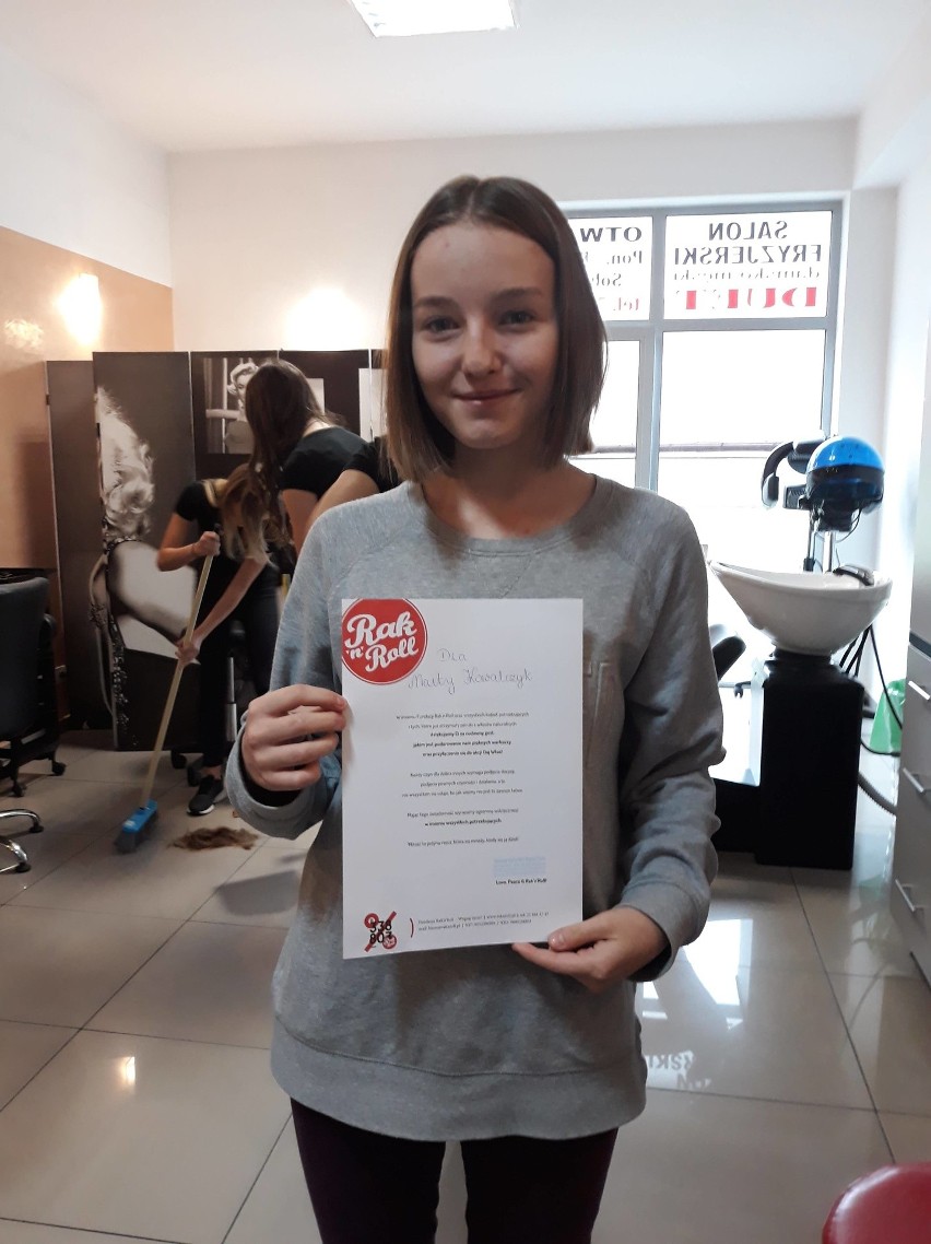 Wolontariat Zespołu Szkół w Kozienicach zaprasza do szlachetnej akcji "Daj włos!". Chętni mogą oddać swoje włosy dla osób po chemioterapii