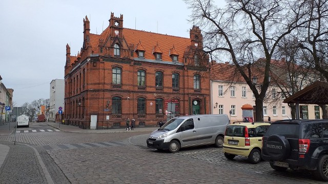 Termin wyborów prezydenckich nie uległ zmianie - to 10 maja.  Sejm przyjął ustawę wprowadzającą głosowanie korespondencyjne. Każdy z uprawnionych do głosowania dostanie karty do głosowania do skrzynek. Poczta Polska ma na ich dostarczenie 7 dni, w tygodniu poprzedzającym datę wyborów