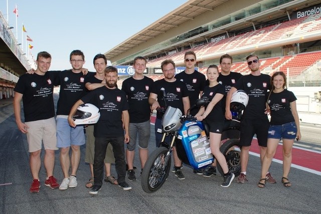 Studenci Politechniki Wrocławskiej na Smart Moto Challenge w Barcelonie