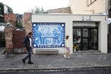 W Poznaniu na Jeżycach pojawił się nowy mural. Nawiązuje do portugalskiej sztuki!