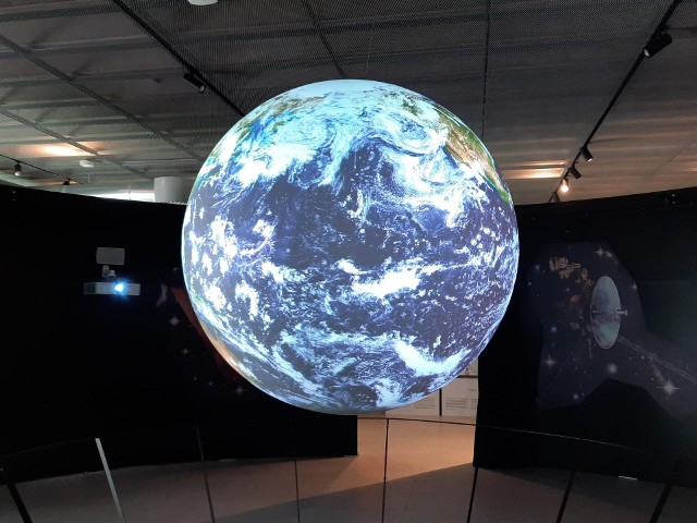 Dziś Planetarium uchyliło rąbka tajemnicy i w obecności m.in. Mateusza Morawieckiego, premiera RP przedpremierowo zaprezentowało mediom wnętrze zmodernizowanego obiektu.