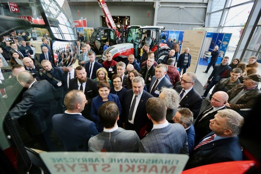 Minister rolnictwa i wicepremier zwiedzali targi Agrotech w Kielcach (zdjęcia) 