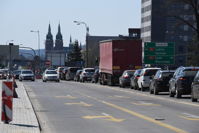 Ogromne korki na ulicy Zagnańskiej kierunku centrum Kielc