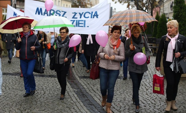 „Marsz życia i nadziei” wzorem ubiegłych lat przejdzie ulicami naszego miasta. Jego uczestnicy będą rozdawać przechodniom różowe baloniki i broszury informujące o raku piersi.  