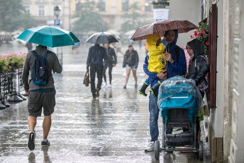 IMGW ostrzeżenia. Ulewne deszcze i burze w Małopolsce. Kiedy...