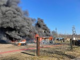 Duży pożar zabudowań w Głuchowcu. Jedna osoba została ranna