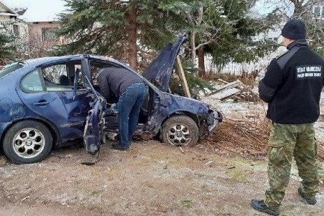 Ucieczka przed patrolem zakończyła się wypadkiem