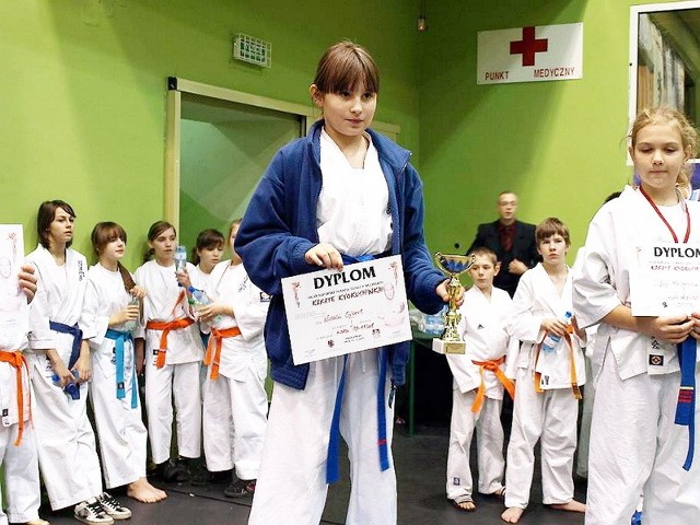 Natalia Gibert zajęła pierwsze miejsce w kata dziewcząt w wieku 10-11 lat.