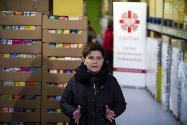 Premier Beata Szydło odwiedziła punkt socjalny Caritasu